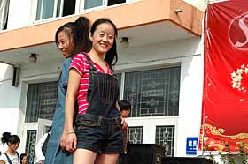 (本網(wǎng)專稿)公司舉辦節(jié)日聯(lián)歡